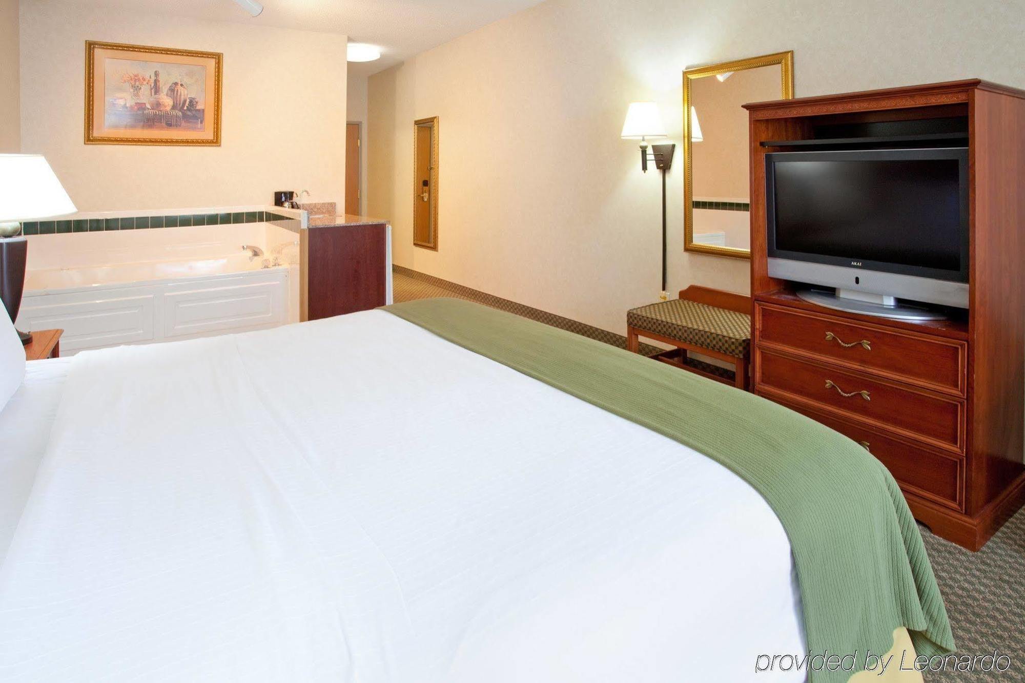 Holiday Inn Express Hotel & Suites Elkhart-South, An Ihg Hotel Kamer foto